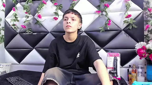 Snapshot of Megan_Thompson_ chatting on September 25, 2:43 am Megan Thompson  online show from September 25, 2:43 am