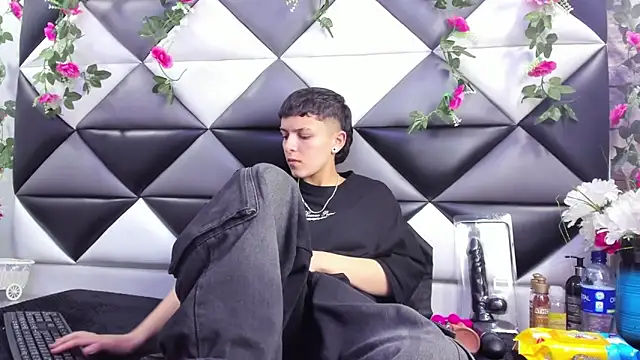 Snapshot of Megan_Thompson_ chatting on October 4, 3:12 am Megan Thompson  online show from October 4, 3:12 am