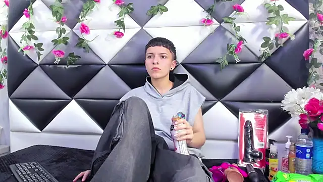 Snapshot of Megan_Thompson_ chatting on September 16, 2:30 am Megan Thompson  online show from September 16, 2:30 am