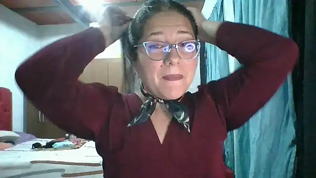 Snapshot of scarlett_widow_ chatting on October 3, 3:22 am scarlett widow online show from October 3, 3:22 am