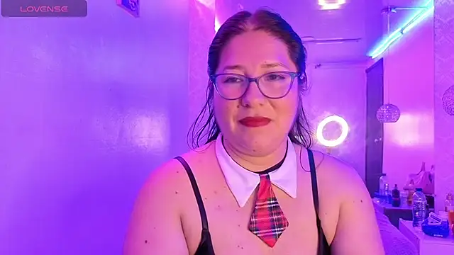 scarlett widow  online show from May 12, 3:04 am