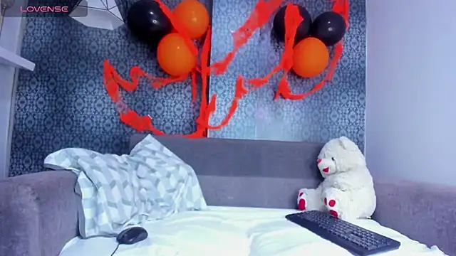 Zoe White  online show from October 29, 12:42 pm