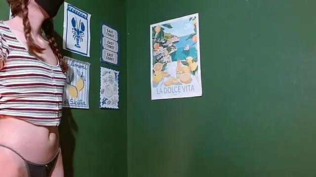 Roxiehood online show from November 14, 1:49 am