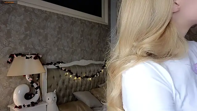 Emma Frosty online show from October 15, 8:55 pm