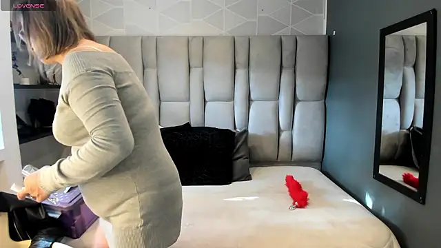 Charlot milf online show from March 7, 12:45 pm