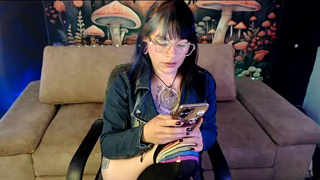 Snapshot of LunaBunny8 chatting on October 16, 1:47 pm LunaBunny8 online show from October 16, 1:47 pm