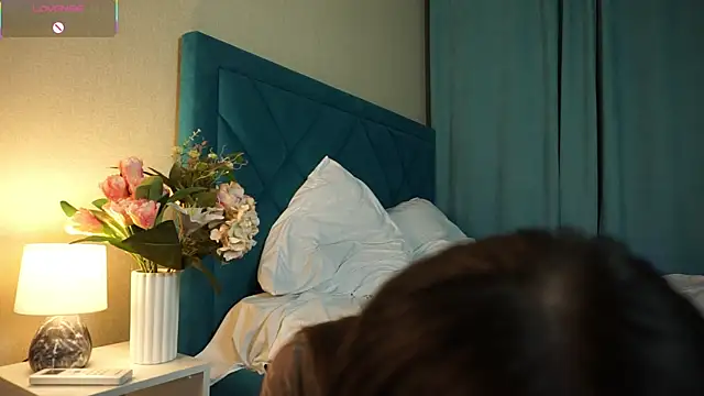 ywixos online show from November 18, 3:35 pm