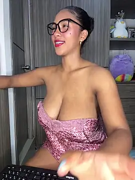 Snapshot of Mia_sweet80 chatting on October 20, 3:31 am Mia sweet80 online show from October 20, 3:31 am