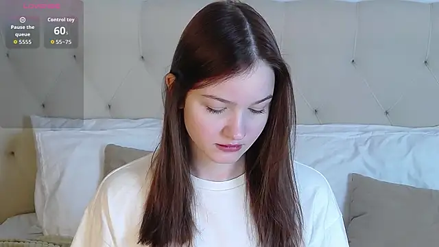 MichelleRoux online show from December 19, 11:35 am