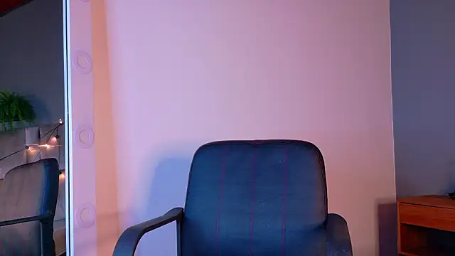 TiffValentinee  online show from March 9, 2:48 am