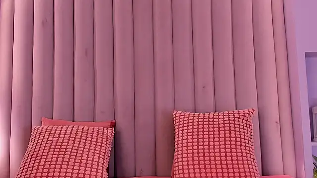 TiffValentinee  online show from October 28, 8:03 pm