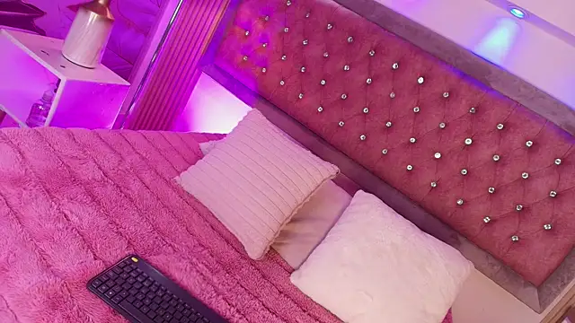 MylaDreams online show from July 28, 3:48 am