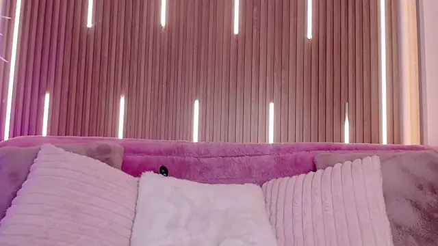 MylaDreams online show from November 14, 3:28 am