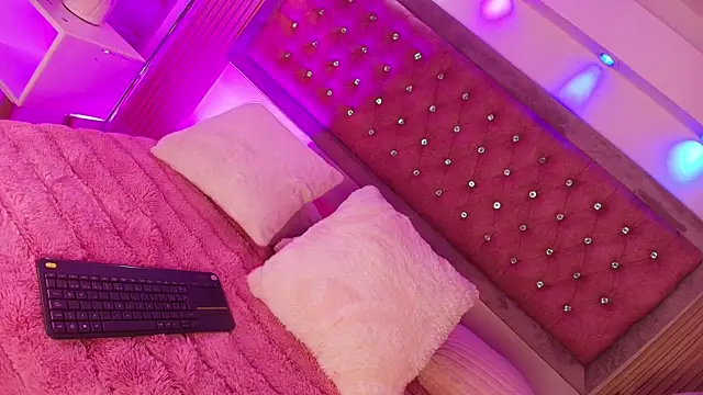 MylaDreams online show from July 30, 3:29 am