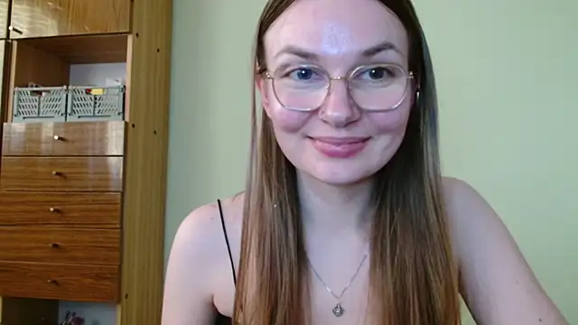 LooveELLYx online show from April 30, 5:40 pm