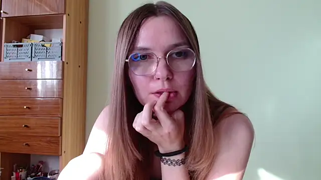 LooveELLYx online show from September 24, 2:27 pm