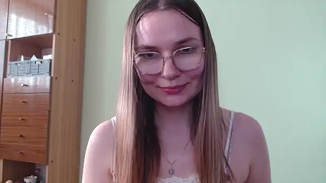 LooveELLYx online show from July 28, 5:13 pm
