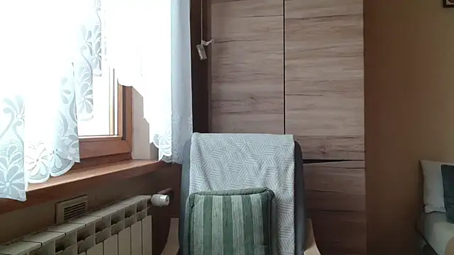 LooveELLYx online show from July 6, 6:29 am