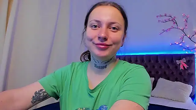Snapshot of LilaVame chatting on October 18, 7:37 pm LilaVame online show from October 18, 7:37 pm
