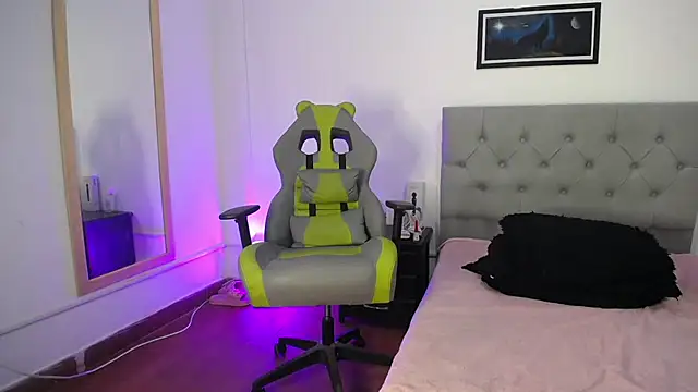 Esmeraldaa- online show from October 31, 3:52 am