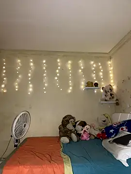 effie castroo online show from November 18, 2:34 am