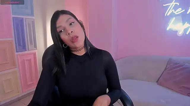 SarahYates online show from March 8, 4:05 am