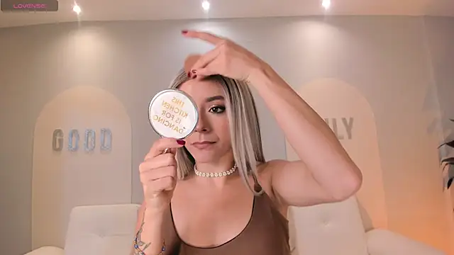 IsabellaMoreau online show from January 5, 7:28 pm