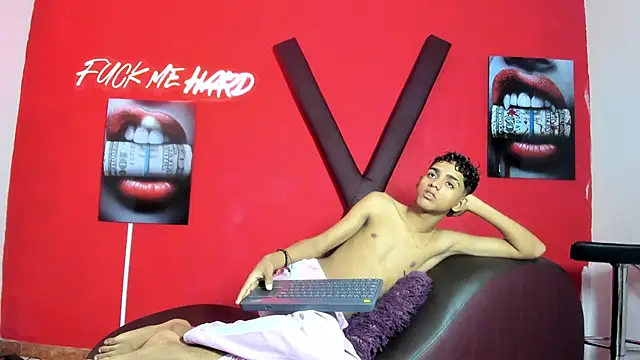 TWINKS FRIENDS online show from June 19, 1:36 pm