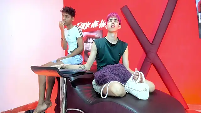 TWINKS FRIENDS online show from June 16, 1:23 pm