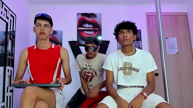 TWINKS FRIENDS online show from October 24, 7:37 am