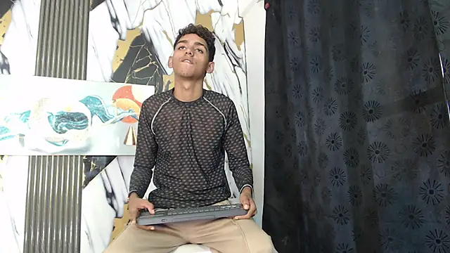 TWINKS FRIENDS online show from June 14, 7:14 pm
