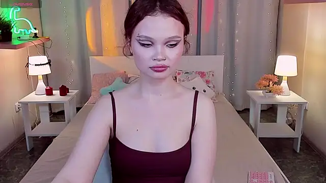 EmilyChaves online show from June 24, 2:38 pm