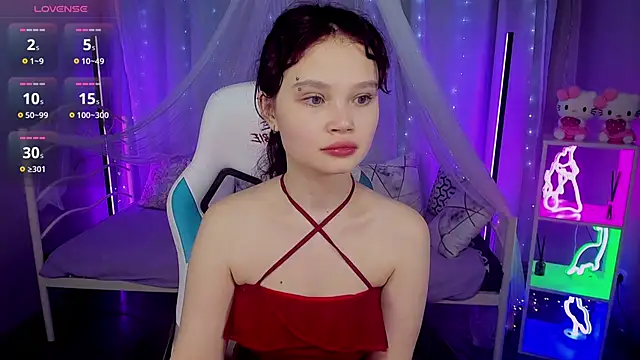 EmilyChaves online show from May 13, 7:47 am
