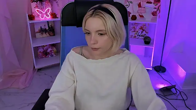 AuroraWrenfield online show from November 12, 10:46 am