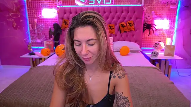 Snapshot of KateShanny chatting on November 1, 7:12 am KateShanny online show from November 1, 7:12 am