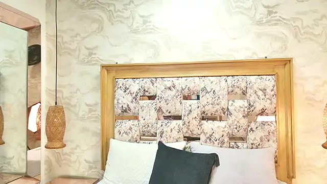 ZOLEY WATSON online show from March 12, 3:20 am