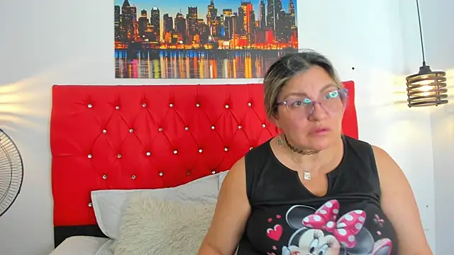 carolinacrus01 online show from March 3, 4:35 pm