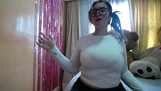 miss lilieth online show from July 4, 2:24 pm