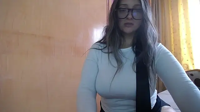miss lilieth online show from June 19, 3:15 pm
