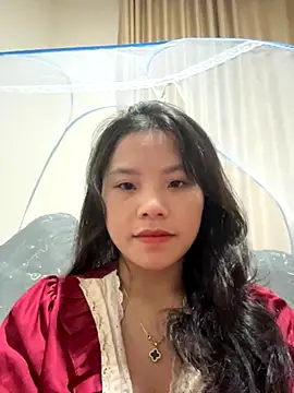 Snapshot of Bella_7777 chatting on October 13, 3:47 pm Bella 7777 online show from October 13, 3:47 pm