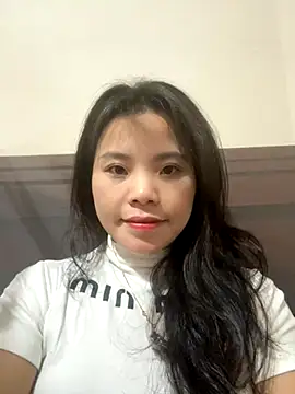 Snapshot of Bella_7777 chatting on October 1, 1:16 pm Bella 7777 online show from October 1, 1:16 pm
