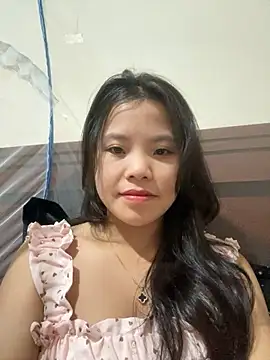 Snapshot of Bella_7777 chatting on October 3, 3:39 pm Bella 7777 online show from October 3, 3:39 pm