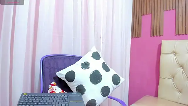 Lucia Spear online show from December 17, 12:42 pm