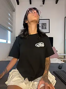 TweetiePieXXX online show from March 17, 9:19 pm