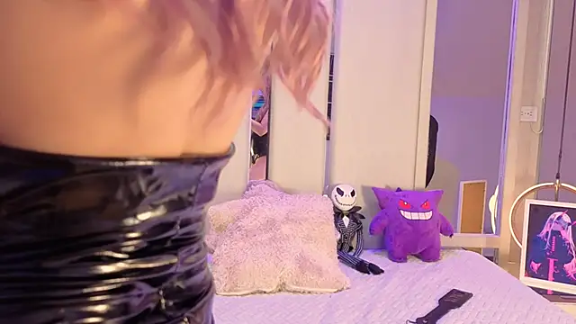 VesperVelvet online show from October 16, 8:44 pm