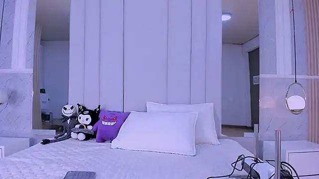 VesperVelvet online show from July 30, 12:28 pm