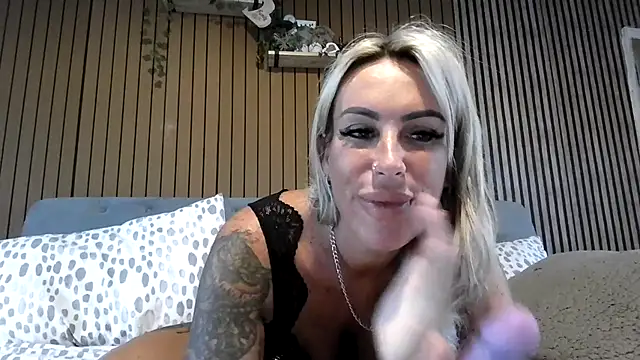 poppyinga1 online show from June 17, 5:09 am