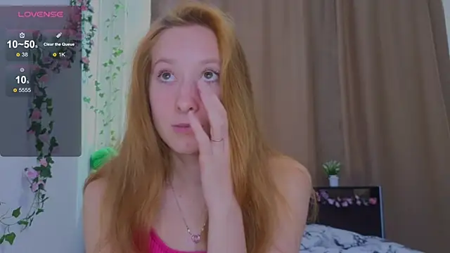 Snapshot of Candy_Flosse chatting on September 19, 8:57 am Candy Flosse online show from September 19, 8:57 am