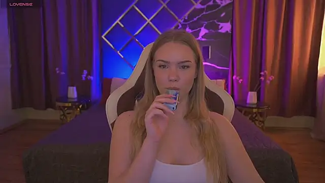 CelesteNoir online show from February 24, 8:02 am