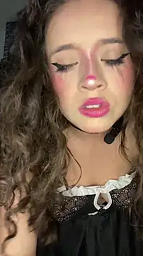 Lucy YupiSweet online show from January 8, 11:53 pm